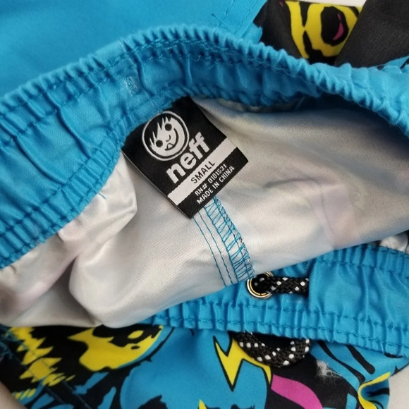 Marvel × Neff Venom Print Board Shorts. - Picture 6 of 6